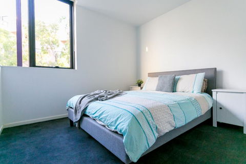 RIVERSIDE RICHMOND LARGE 1 BEDROOM POOLPARKINGNETFLIX - Local Tourism 3