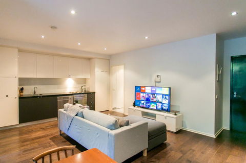 RIVERSIDE RICHMOND LARGE 1 BEDROOM POOLPARKINGNETFLIX - Local Tourism 1