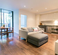 RIVERSIDE RICHMOND LARGE 1 BEDROOM POOLPARKINGNETFLIX - Accommodation Australia