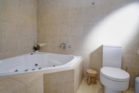 ROCKPOOL (4 Night Min) - Local Tourism 1