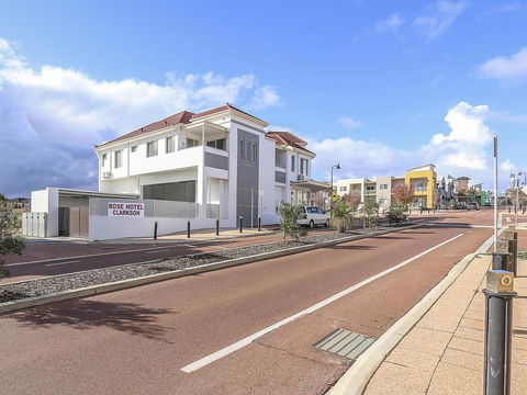 Rose Hotel Clarkson - Accommodation Australia 2