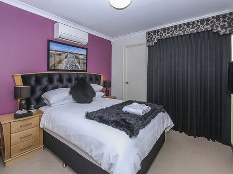 Rose Hotel Clarkson - Accommodation Australia 3