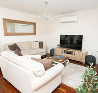 Roselawn Entertainer Large  Luxurious Sleeps 12 - Accommodation Australia