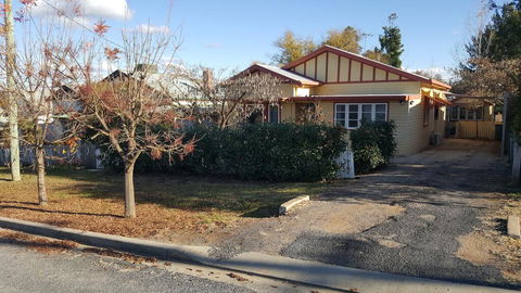 Rosslyn Cottages - Australia Shopping 1