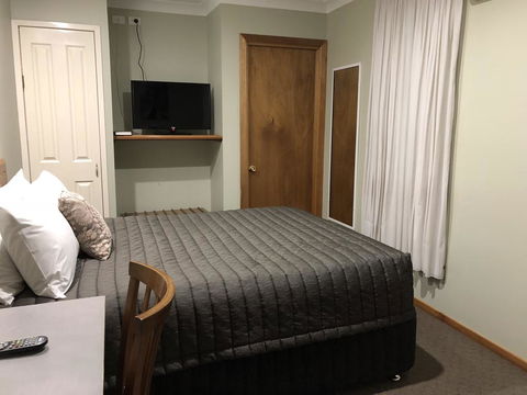 Roydons Motor Inn - Accommodation Australia 3