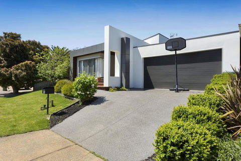 SAFETY BEACH ENTERTAINER - Accommodation Australia 1