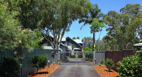 Salamander Bay Bed And Breakfast - Local Tourism 1