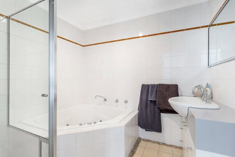 Sandcastles, 1/8 Ala Moana Way - Bed n Breakfasts 3