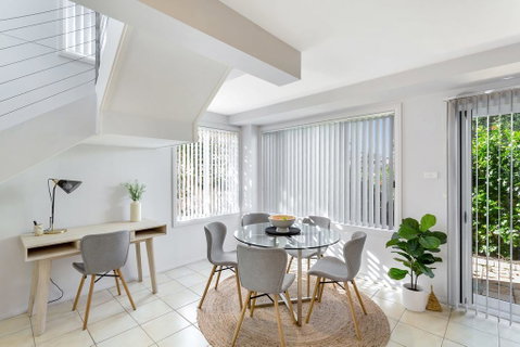 Sandcastles, 1/8 Ala Moana Way - Bed n Breakfasts 1