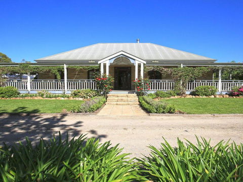 Sarnia - Period Home In Garden Oasis With Pool - Accommodation Australia 0