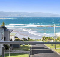 SEA SPECTACULAR - seconds from the beach - Accommodation Australia