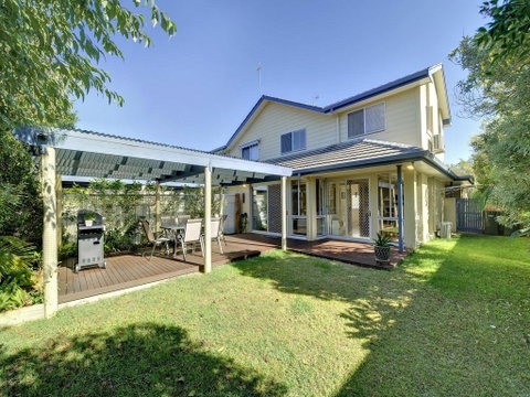 Sea Whispers @ Fingal Bay - Bed n Breakfasts 0