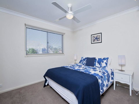 Sea Whispers @ Fingal Bay - Bed n Breakfasts 3