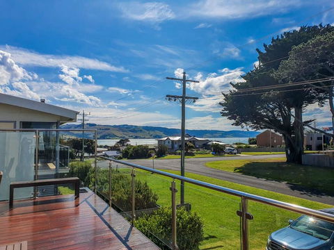 SEAL HAVEN - Centrally Located, Modern Home - Local Tourism 3