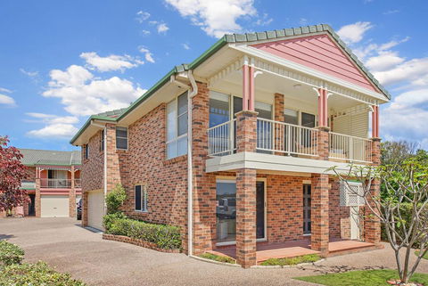 SEASCAPE - An Enticing Lakeside Escape - Accommodation Australia 3