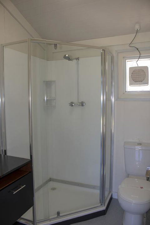 Seaspray Beach Holiday Park - Australia Shopping 3