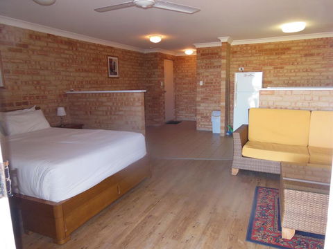 Seaspray Beach Holiday Park - Australia Shopping 2