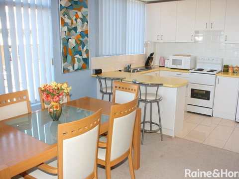 Seaview #2 - 2/171 Avoca Drive - Local Tourism 2