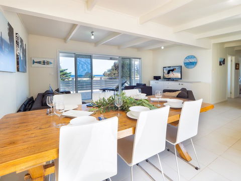 Seaview Getaway - Accommodation Australia 3