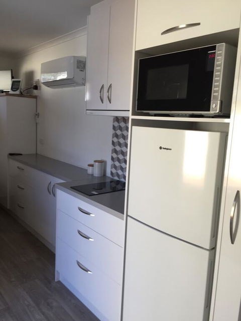Self Contained Cabin - Accommodation Australia 2