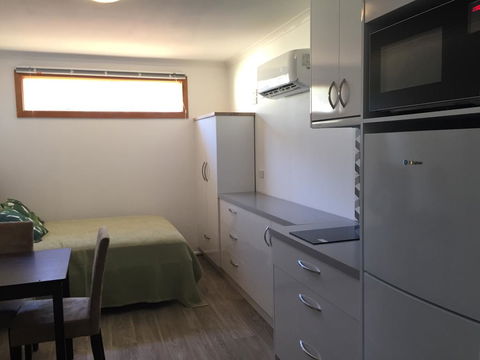Self Contained Cabin - Accommodation Australia 3