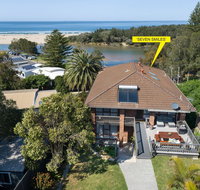 Seven Smiles - riverside location and ocean views - Accommodation Australia