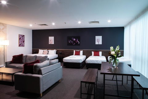 Sfera's Park Suites & Convention Centre - Bed n Breakfasts 2