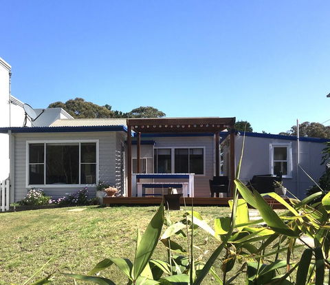 Shellharbour Beach Cottage - Walk Onto Patrolled Beach With Flags In Summer - Local Tourism 1