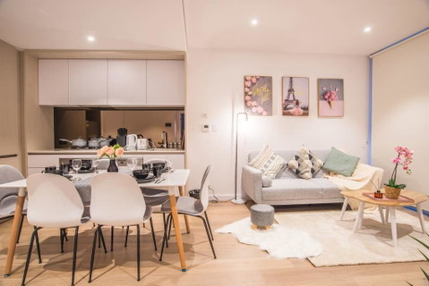 Simple & Cozy APT @Haymarket CBD (balcony Views) - Bed n Breakfasts 1