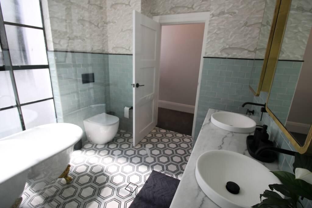 Forest Lodge NSW Accommodation Australia