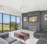 Skenes Retreat - views of the ocean from the deck - Accommodation Australia