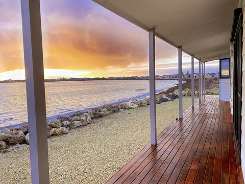 Smart Beach House @ Pelican Point - Australia Shopping 0
