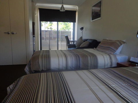 Smart Stayzzz Inns - Accommodation Australia 1