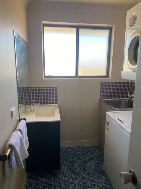 Snowgate Motel + Apartments - Local Tourism 3