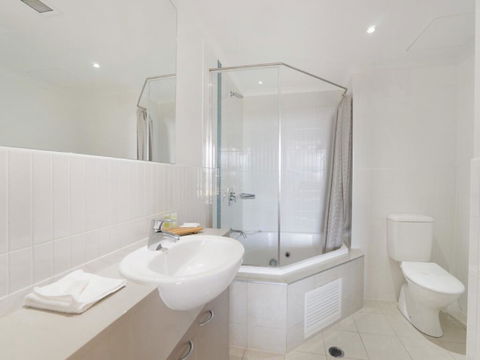 Soho - Ettalong Beach Resort - Local Tourism 1