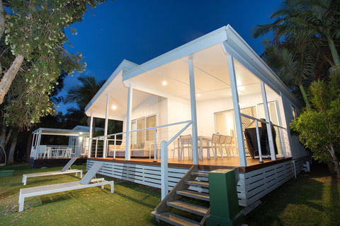 Solitary Islands Resort - Australia Shopping 3