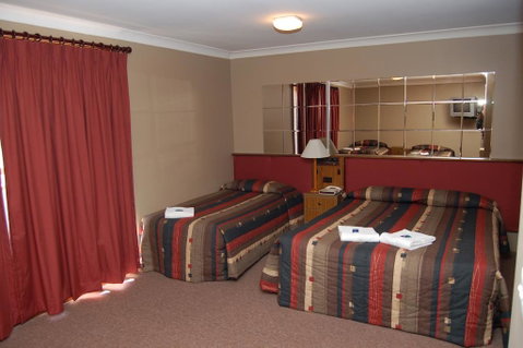 Southern Cross Motor Inn & Tourist Park - Local Tourism 1