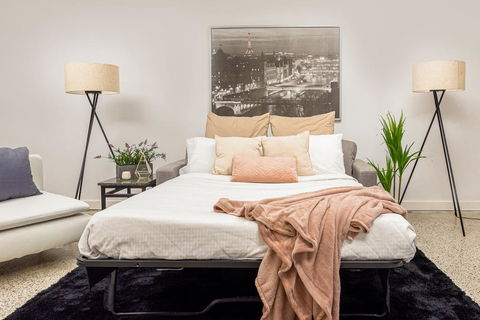 Spacious 2 Bed House, 2 AC And Free Street Parking - Accommodation Australia 2