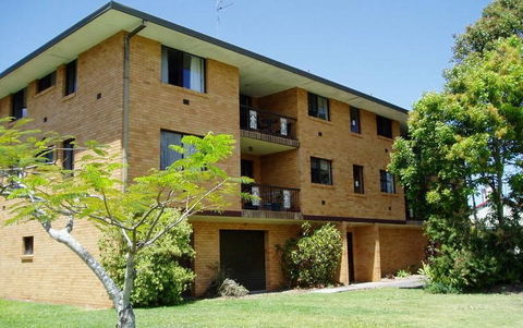 Spacious 2 Bedroom Beach Side Apartment - Close To Shopping Centre With Coles, Health Food Shop, Sushi, Pizza, Cafes, Hairdresse - Accommodation Australia 1