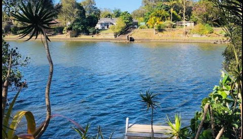 Spacious 2 Bedroom Beach Side Apartment - Close To Shopping Centre With Coles, Health Food Shop, Sushi, Pizza, Cafes, Hairdresse - Accommodation Australia 0