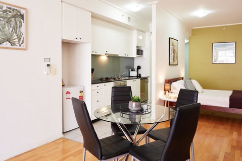 Spacious And Bright Studio In The Middle Of Town - Bed n Breakfasts 2
