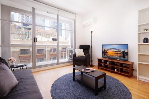 Spacious And Bright Studio In The Middle Of Town - Bed n Breakfasts 0