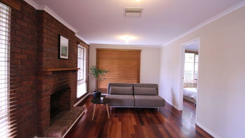Spacious And Cozy Home Next To Glen Waverley - Accommodation Australia 2