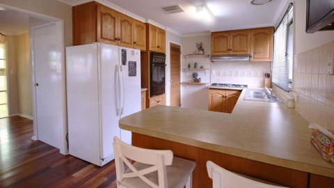 Spacious And Cozy Home Next To Glen Waverley - Accommodation Australia 3