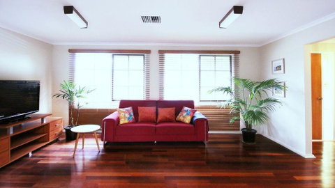Spacious And Cozy Home Next To Glen Waverley - Accommodation Australia 0