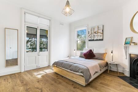 Spacious Harbour View 4bd Home In Sydney CBD - Bed n Breakfasts 3