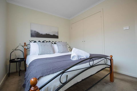 Spacious Lovely 5Beds Home@Point Cook - Local Tourism 2