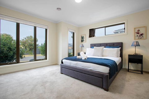 Spacious Lovely 5Beds Home@Point Cook - Local Tourism 1