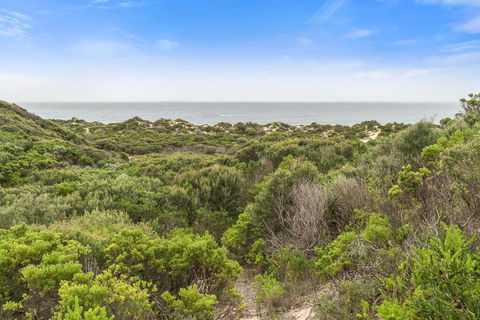 St. Andrews Beach Coastal Escape - Australia Shopping 3