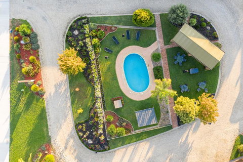Statesman Motor Inn - Bed n Breakfasts 1